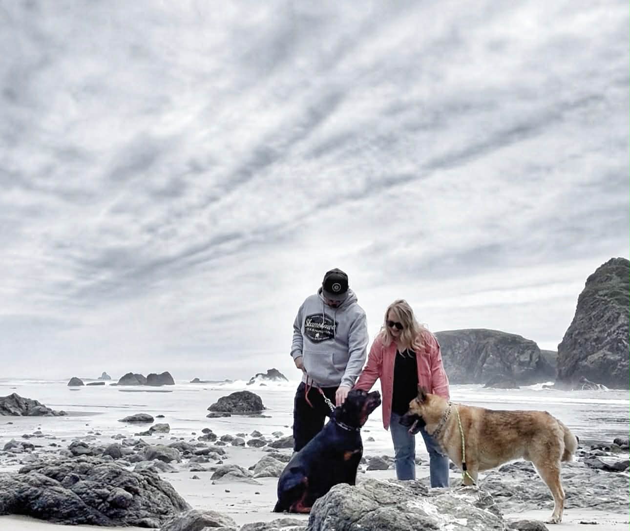 contact Pig O'Latte’s couple owners portrait representing family-owned food truck Oregon