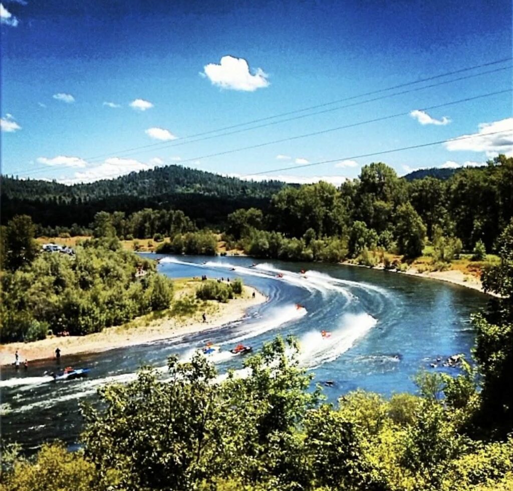 scenic Rogue River area near Pig-O-Latte’s food truck location in Grants Pass Oregon